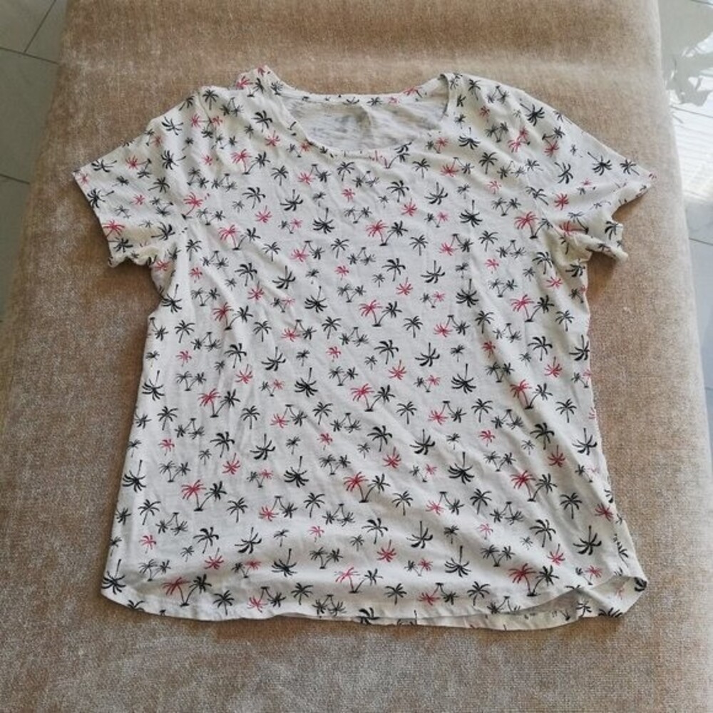 Old Navy  Everywear Women's Red/White/Blue Palm Trees on White Tee Size L